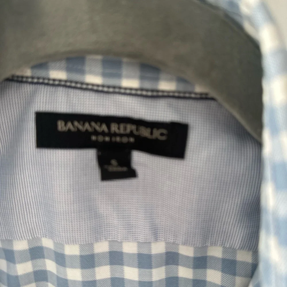Banana Republic men’s gingham button up shirt, Small